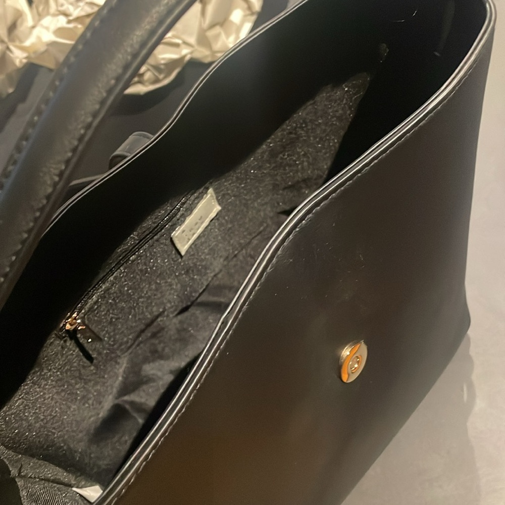 Black bag with gold accents - Picture 8 of 9